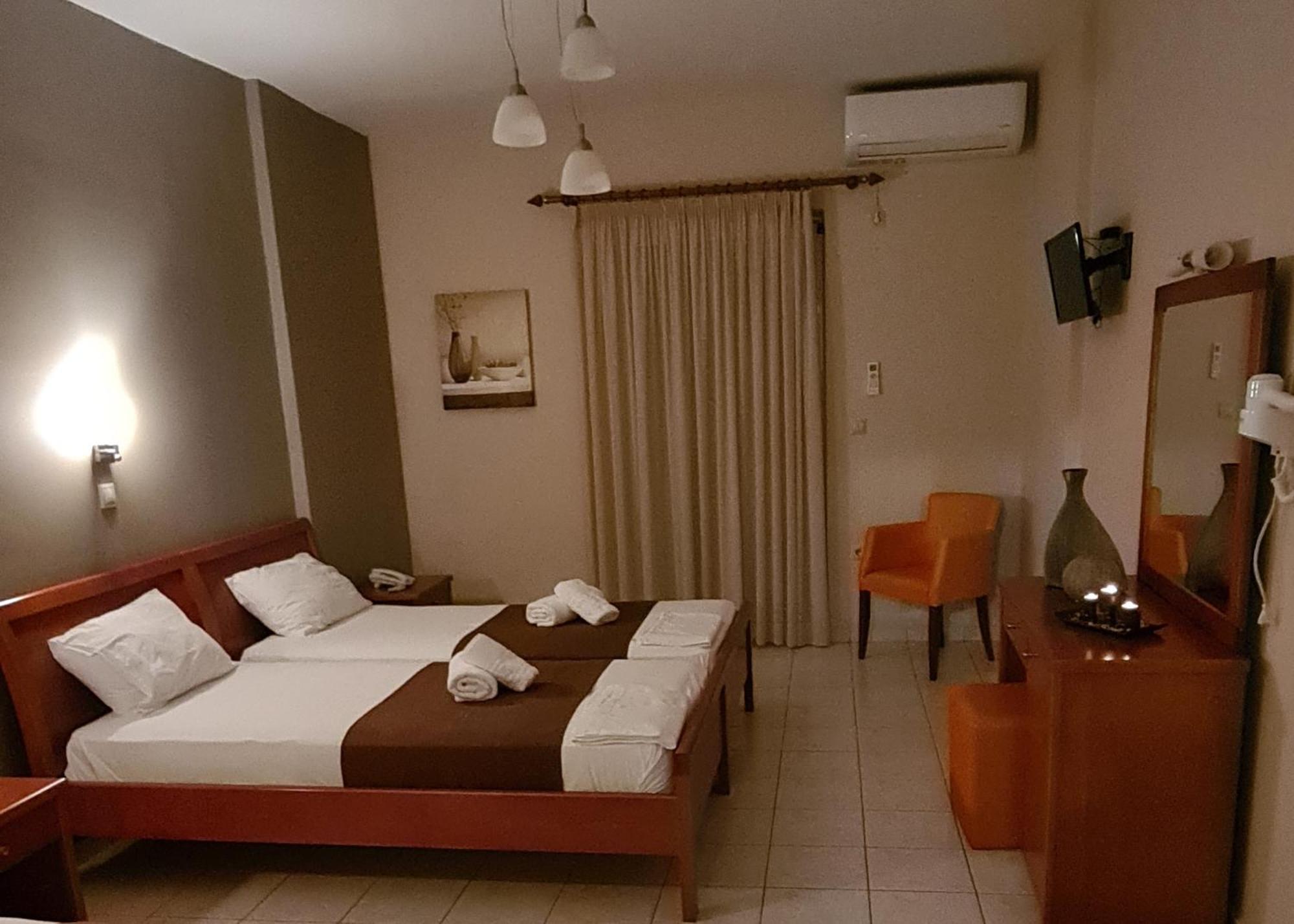 Manto Studios Tiros Bagian luar foto