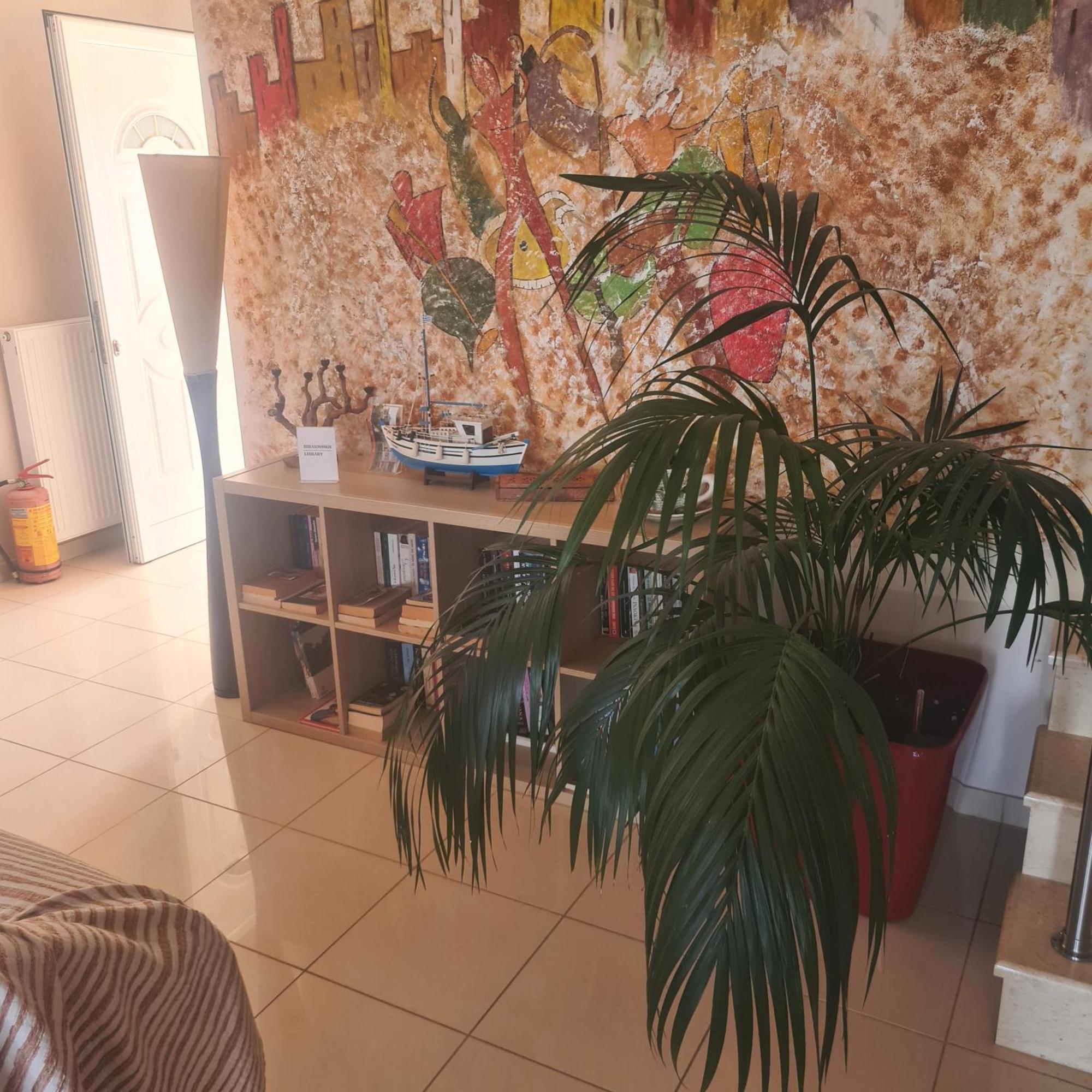 Manto Studios Tiros Bagian luar foto